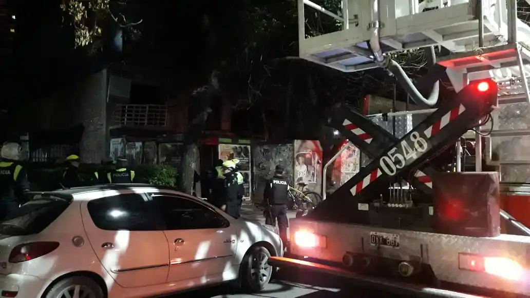 Se incendió un edificio en construcción en el pasaje 2 de Abril 