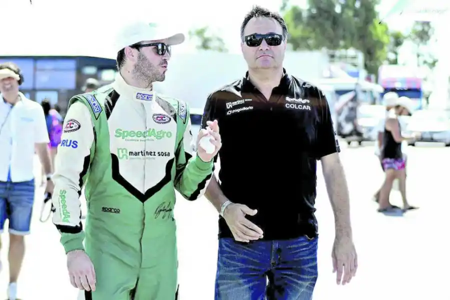 ¡DE TAL PALO..! Luis Rubén Di Palma junto con sus hijos, Marcos y Patricio.