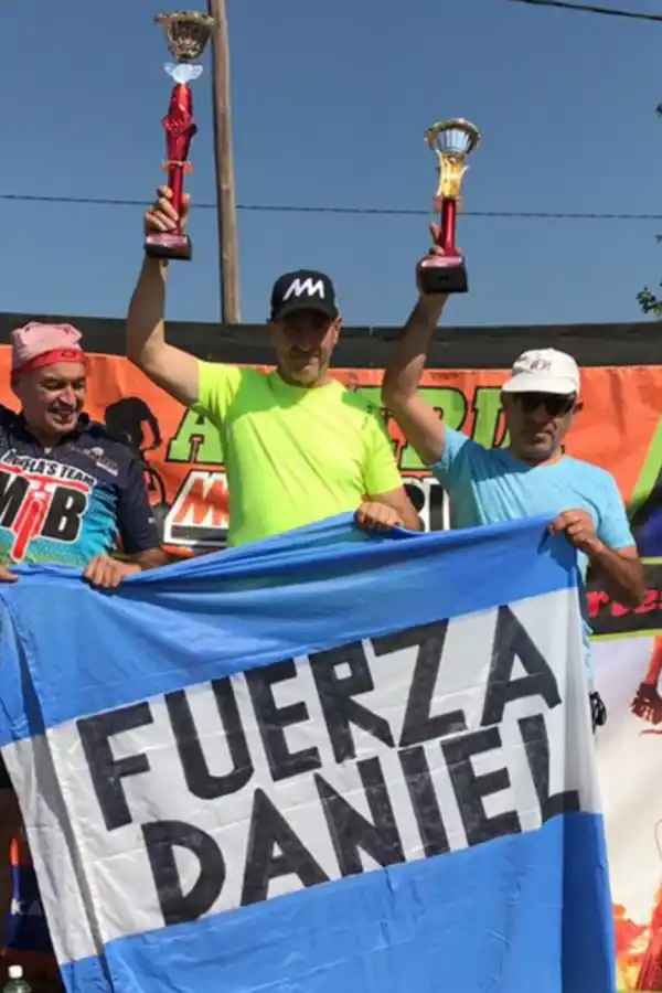 Saqué fuerzas de donde sea para ganar la carrera y dedicársela a Daniel Chambret