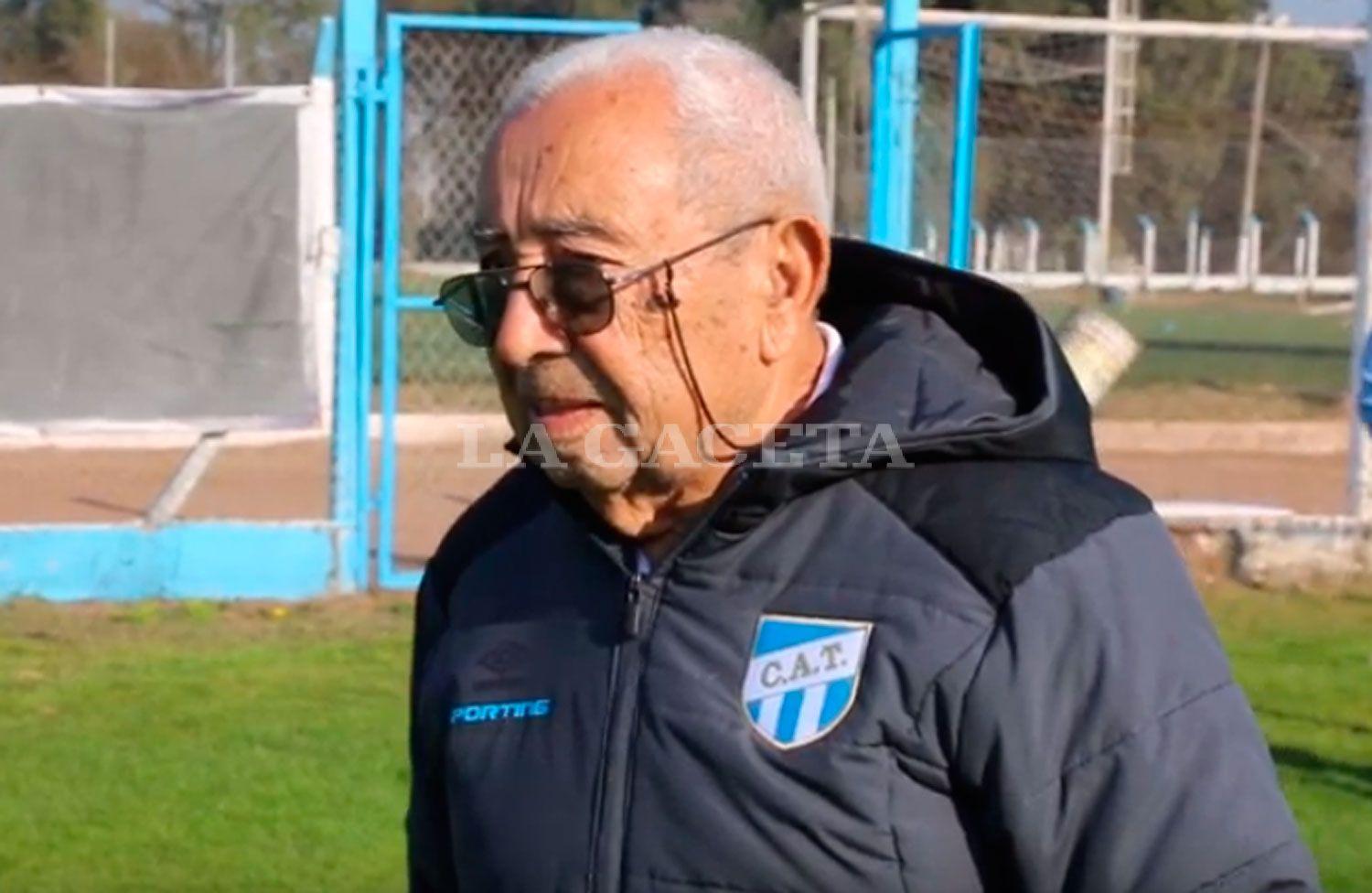 CÉSAR ALBERTO FUENTES. El ex enfermero de Atlético que sigue trabajando en el club, a sus 89 años.