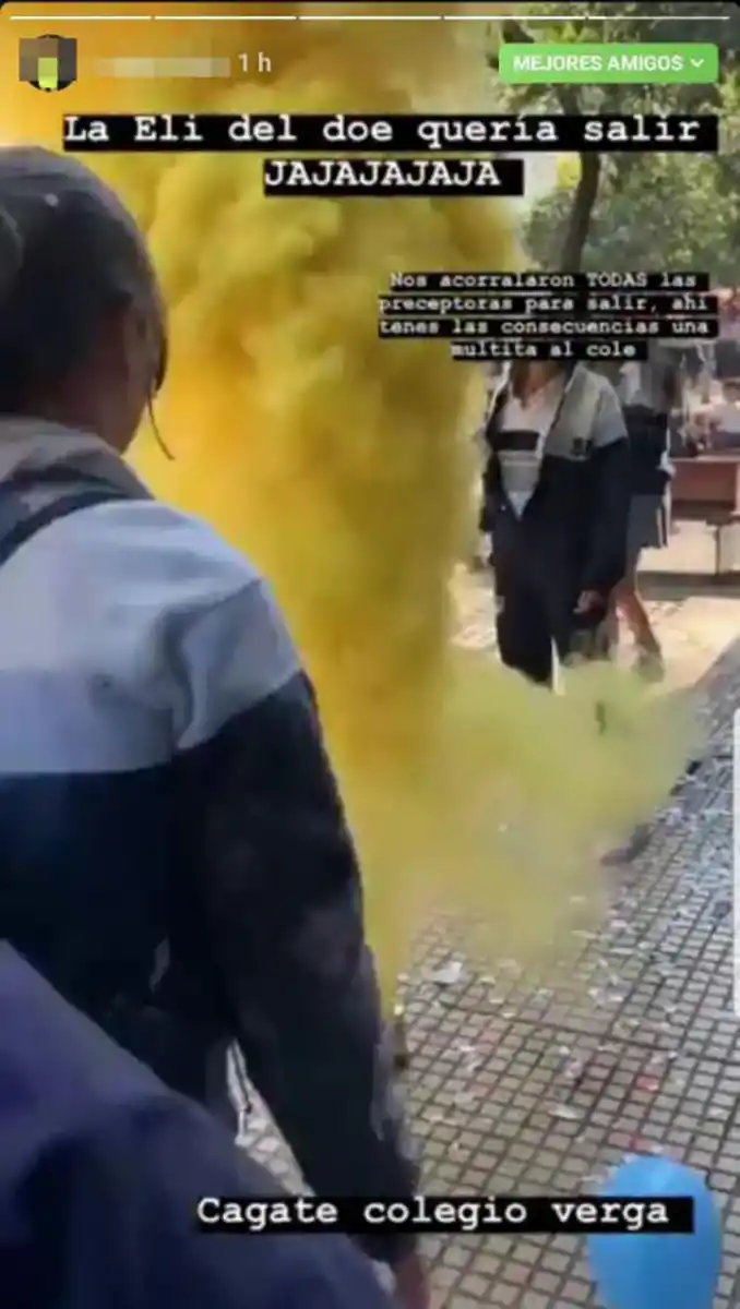 Lo videos abundan en insultos de las alumnas hacia el colegio.