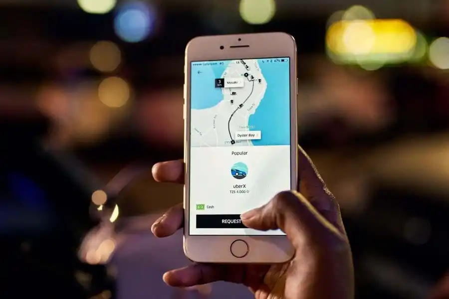 Con la app de Uber el usuario puede seguir el trayecto con el GPS