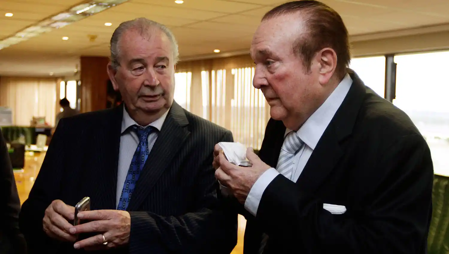 Leoz junto al fallecido ex presidente de la AFA, Julio Grondona. 