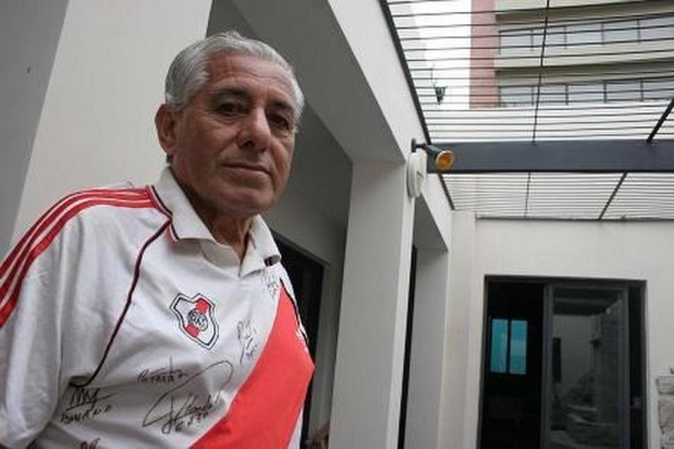 EMBAJADORES. Juan Ángel Bernuncio tuvo la posibilidad de ser suplente de Hugo Gatti en la temporada 1983  en Boca, mientras que Ernesto “Buchino” Juárez jugó dos clásicos para River en la temporada 1963.  