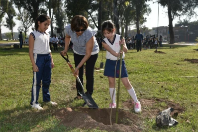 Por el Día del Árbol se plantaron 150 ejemplares en el parque 9 de Julio