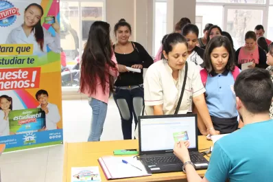 Vence un plazo para que alumnos secundarios mantengan el Boleto Gratuito