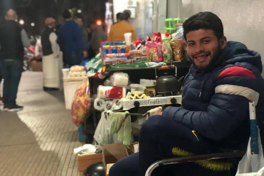 FUERZA. Aleixs perdió a Benicio hace poquito y le agradece a su mujer por animarlo a no caer.