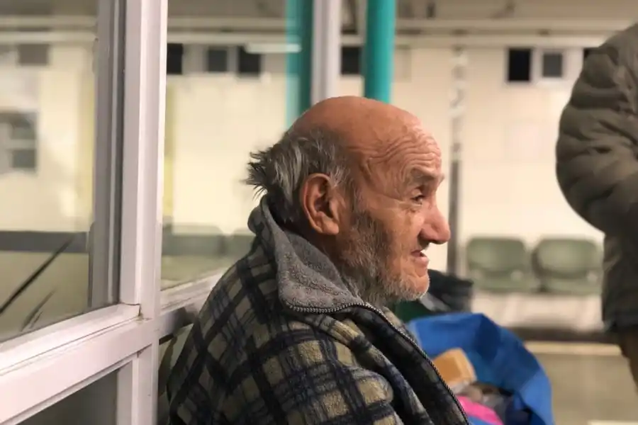 Noche de Caridad, el amigo desconocido que te escucha cuando más lo necesitás