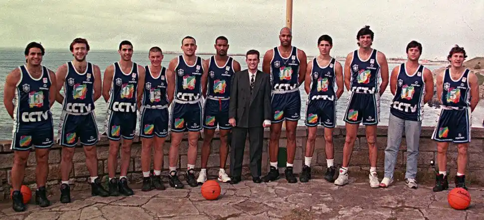 EL PAPÁ. José Marcelo Vildoza ganó con Peñarol la Liga Nacional 1993/4. 