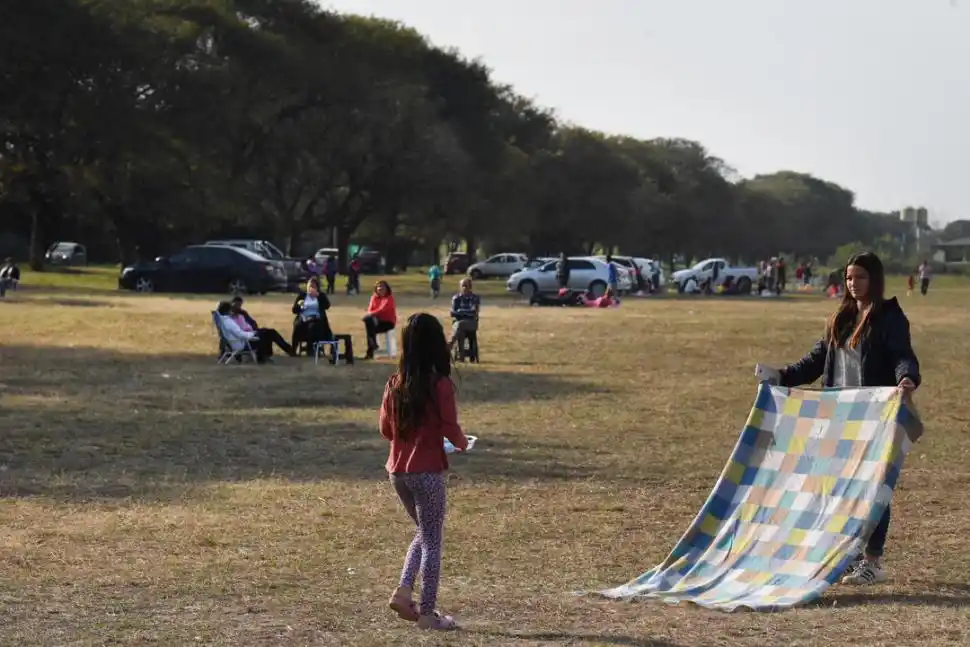 PERÓN Y BASCARY. Todos los fines de semana, cientos de personas se instalan en un predio privado. la gaceta / foto de Analía Jaramillo