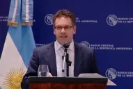 Sandleris destacó que en el país opera un “paraguas cambiario”