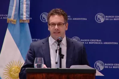 Sandleris destacó que en el país opera un “paraguas cambiario”