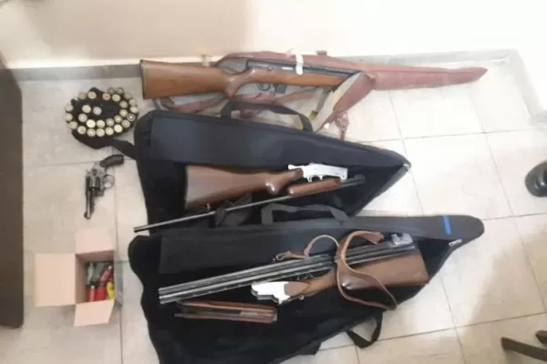 Encuentran armas en tres allanamientos