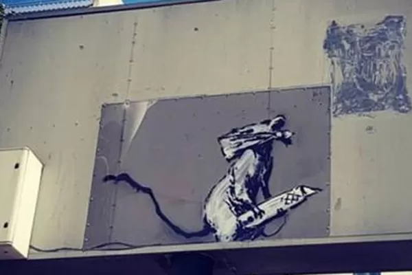 Robaron un grafiti de Banksy de una pared del Pompidou en París
