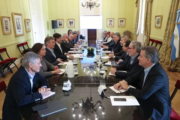 Antes de ir al Congreso, buscan consenso para repactar la deuda con el FMI