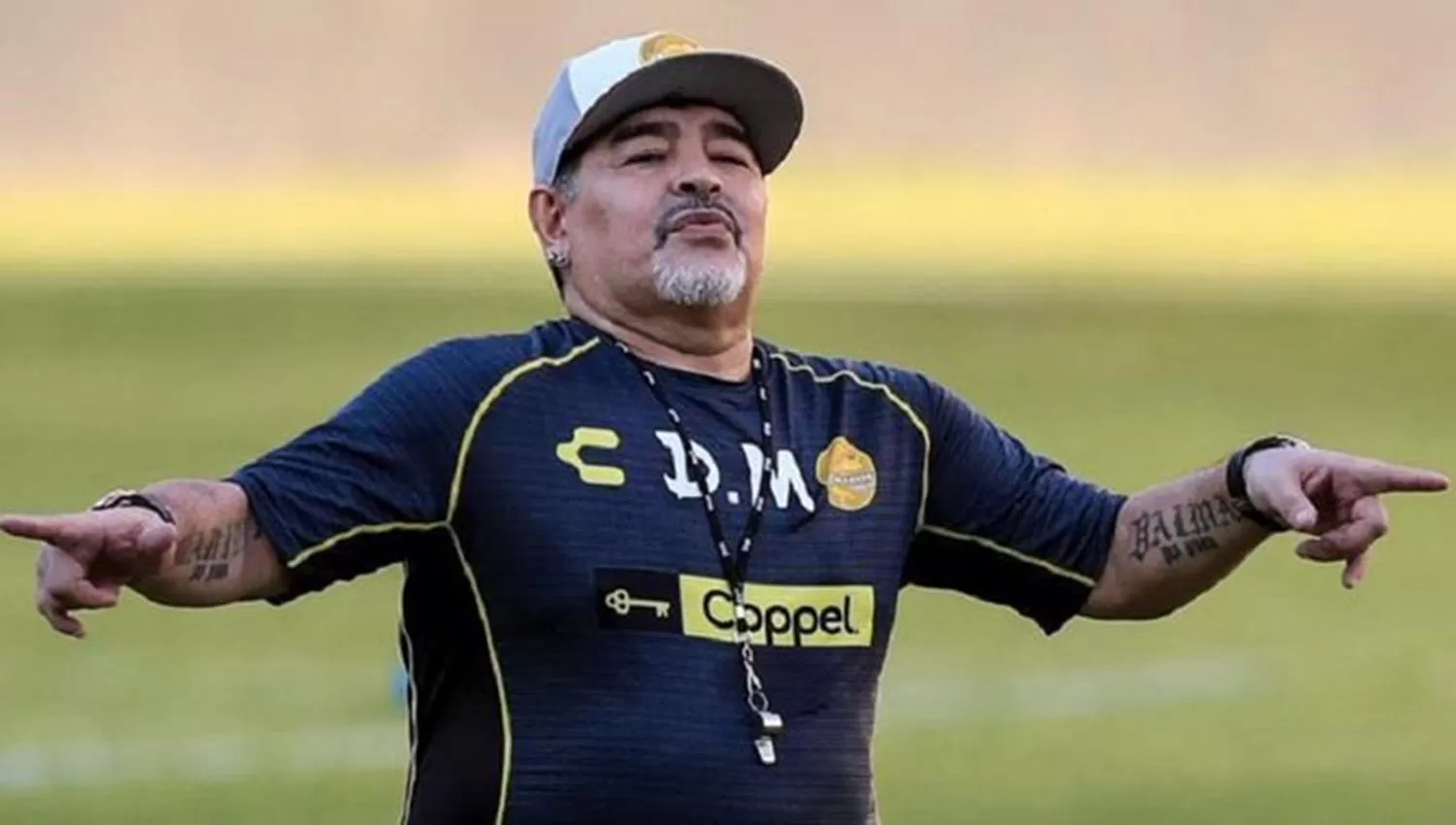 Diego Maradona, en su paso por Dorados. (FOTO TOMADA DE PRENSA CLUB DORADOS)