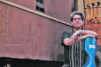 La creatividad de un duende chelista