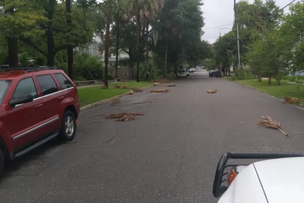 Un tucumano espera al huracán Dorian en el sillón de su casa, en Jacksonville