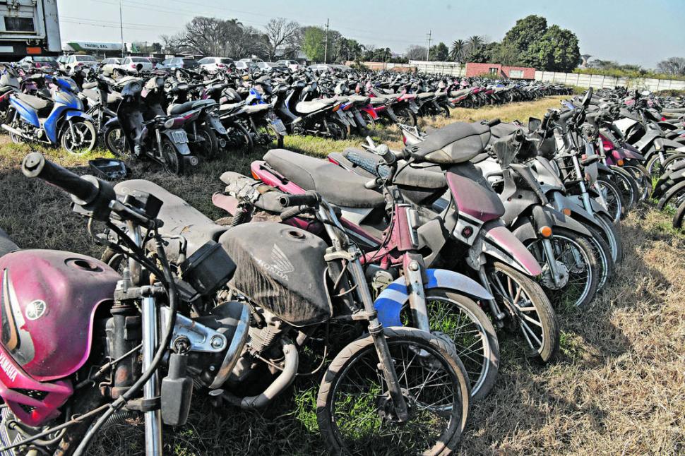 INSTALACIÓN. Cientos de motos fueron ubicadas una a la par de otra en el nuevo depósito que administra la Policía en Lastenia. la gaceta / fotos de Analía Jaramillo