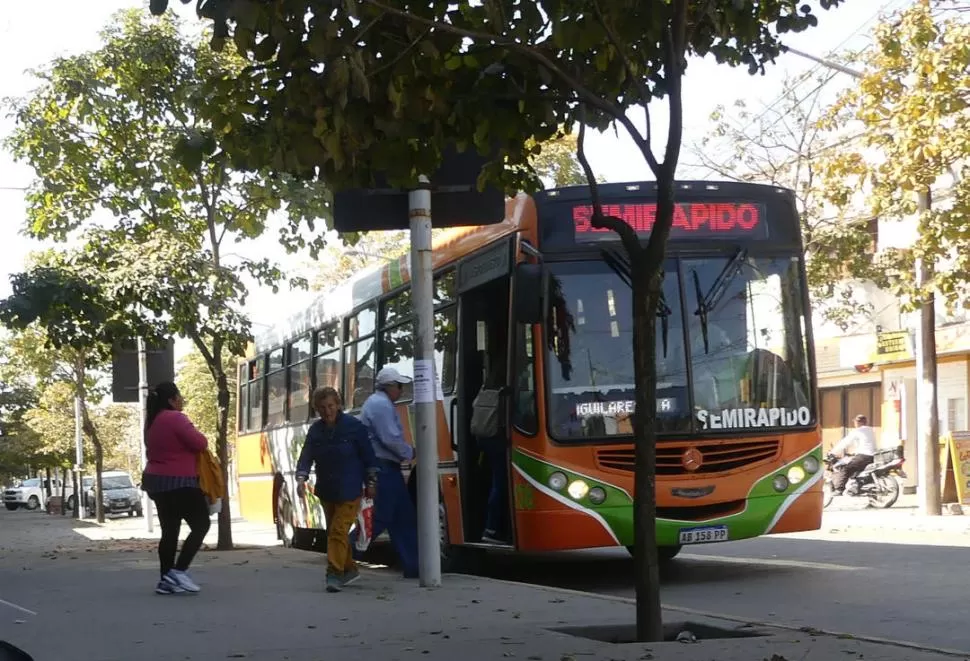 POLÉMICA. De no haber solución, el ómnibus no accederá a la ciudad. la gaceta / foto de Osvaldo Ripoll