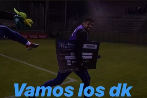 El Loco Díaz intentó huir del estadio con el cheque de la Copa Argentina