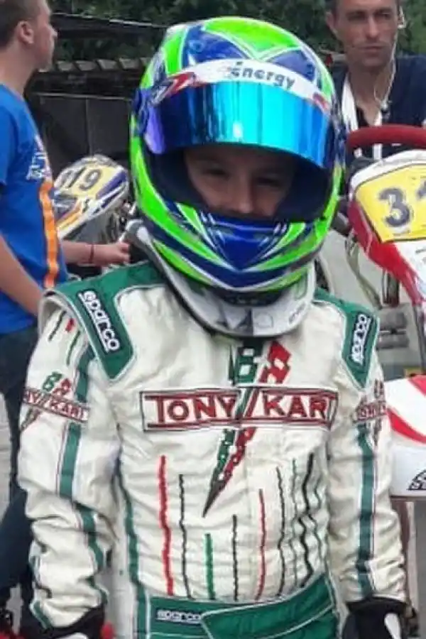 EQUIPADO. Lorenzo, como su hermano, se arma con todo lo necesario para competir.  
