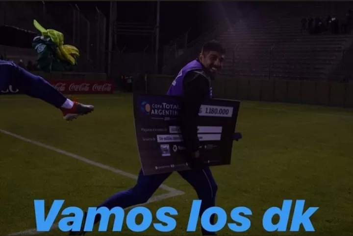 El Loco Díaz intentó huir del estadio con el cheque de la Copa Argentina