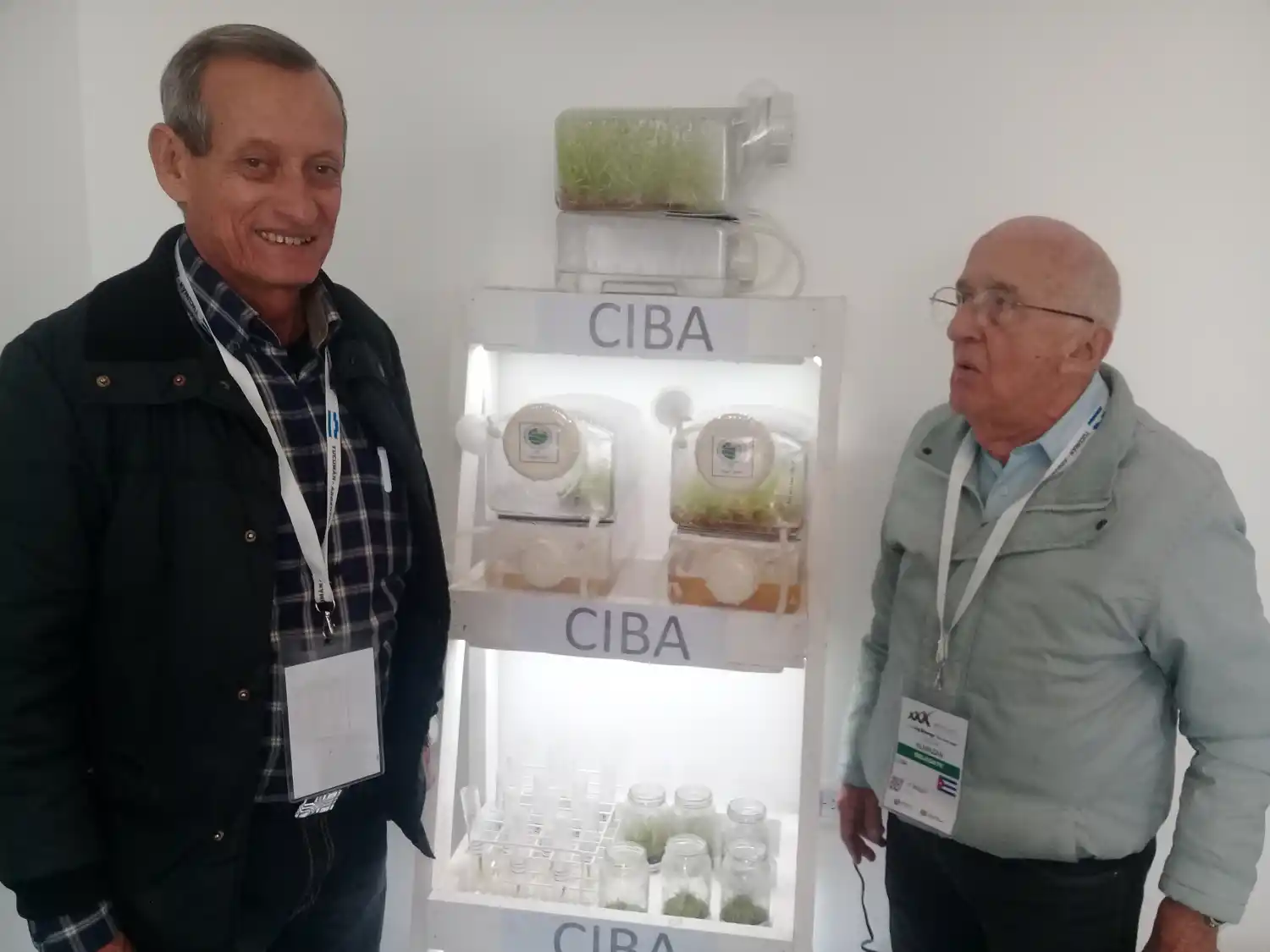 Oscar Almazán del Olmo (derecha).