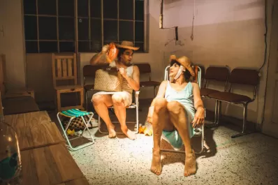 La espera de dos hermanas ante una agonía