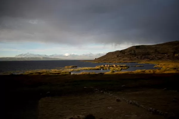 La polución amenaza al lago Titicaca