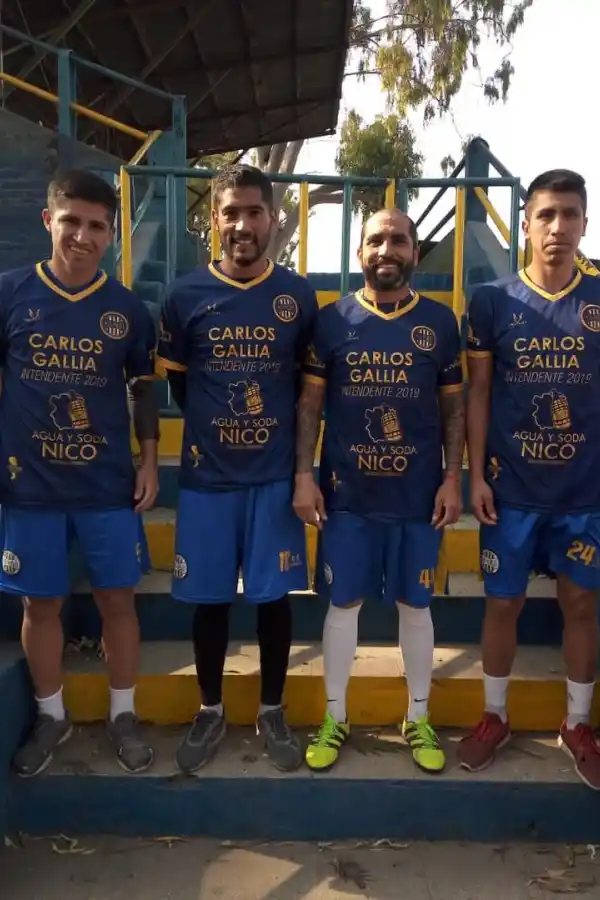 AYER. Dos hermanos, sobrino y tío. 