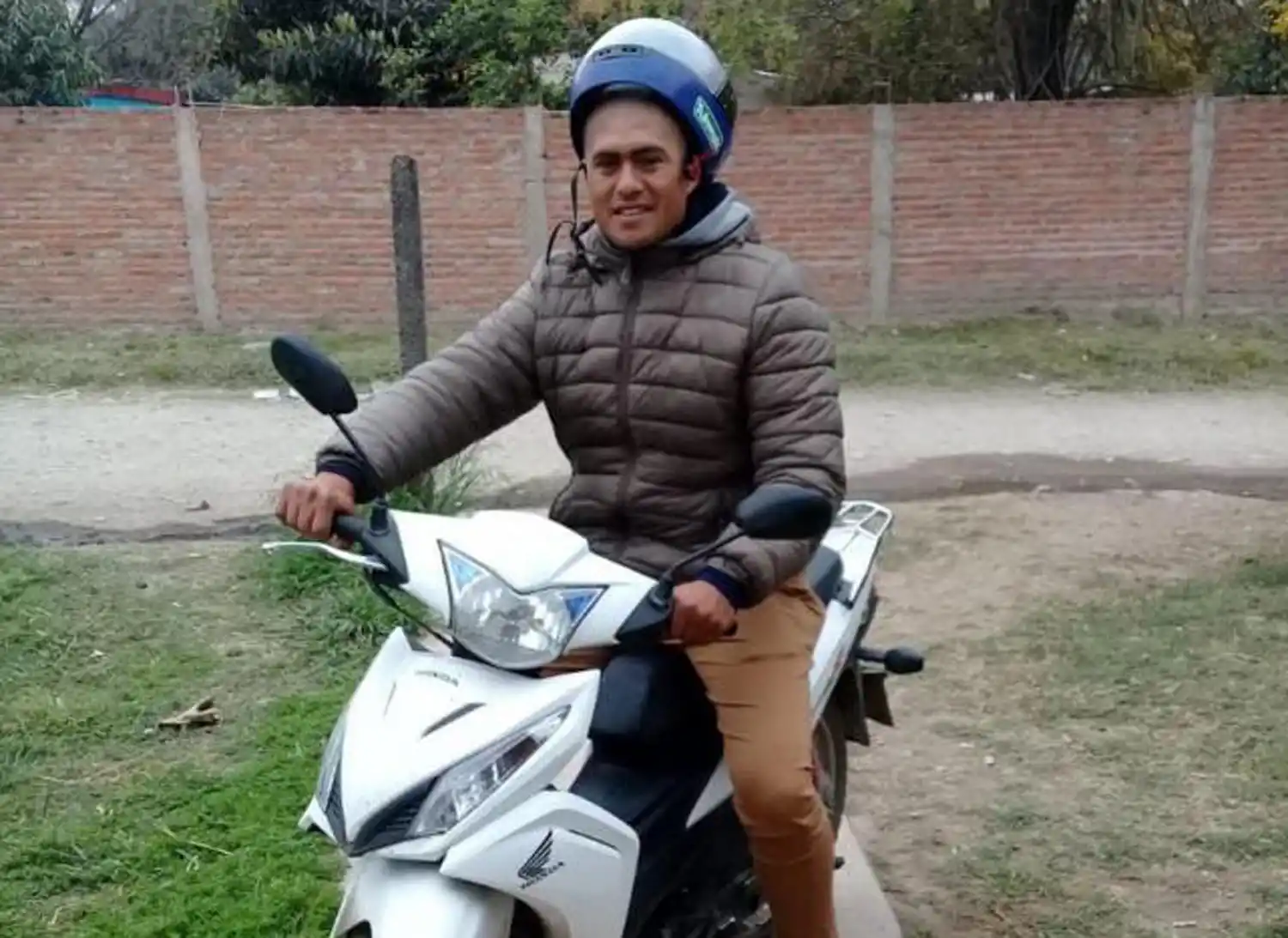 REPARTO DE HORAS. Sergio Peralta (2) divide sus días entre el trabajo y su pasión por jugar al fútbol en Amalia.