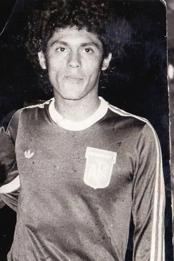 HOMENAJE. Parte del plantel que jugó aquel torneo juvenil en Japón, junto con e técnico César Luis Menotti, fueron distinguidos por el Senado de la Nación, al cumplirse 40 años de haber conseguido el título twitter@Argentina