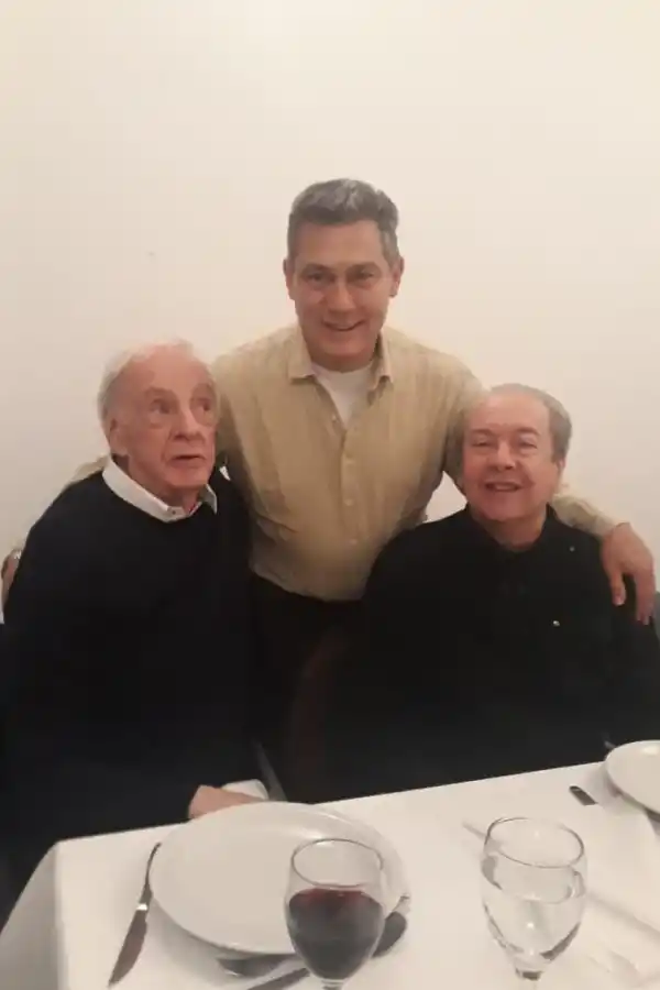 HOMENAJE. Parte del plantel que jugó aquel torneo juvenil en Japón, junto con e técnico César Luis Menotti, fueron distinguidos por el Senado de la Nación, al cumplirse 40 años de haber conseguido el título twitter@Argentina