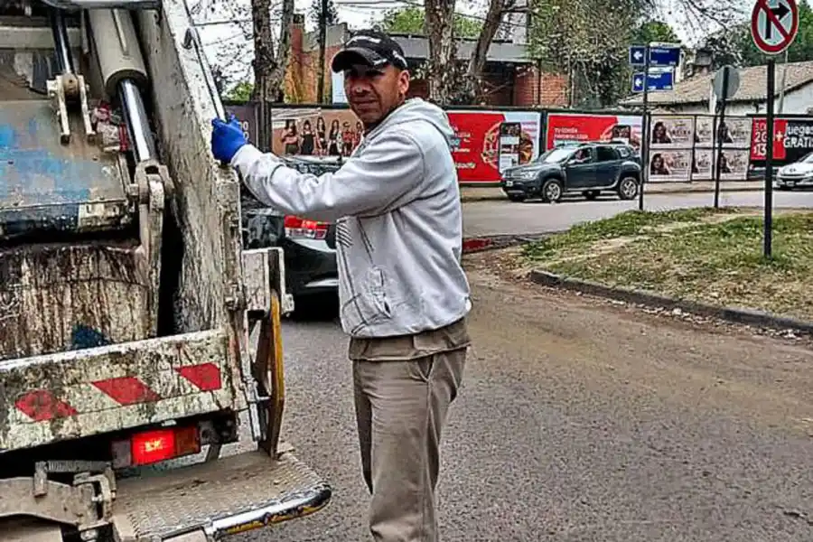 COBRANZAS. Porven se gana el pan de cada día con su moto.
