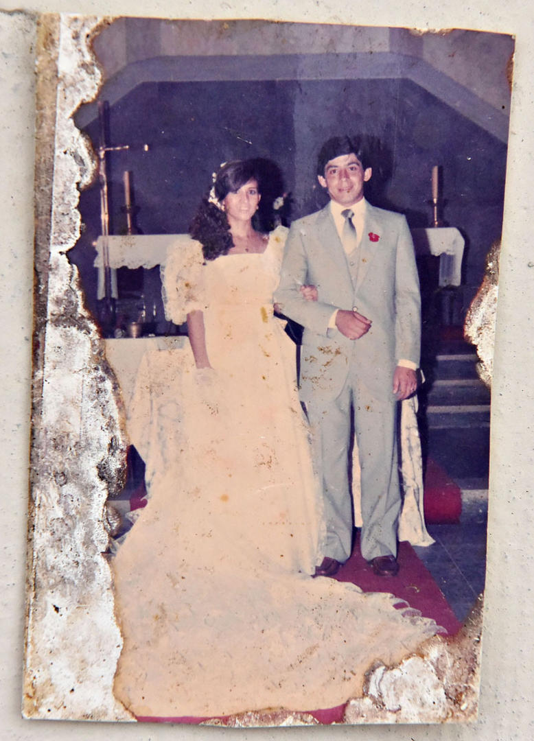   ENAMORADOS  Luego de 8 años de noviazgo, Norma y Carlos dieron el “sí” en la Iglesia.