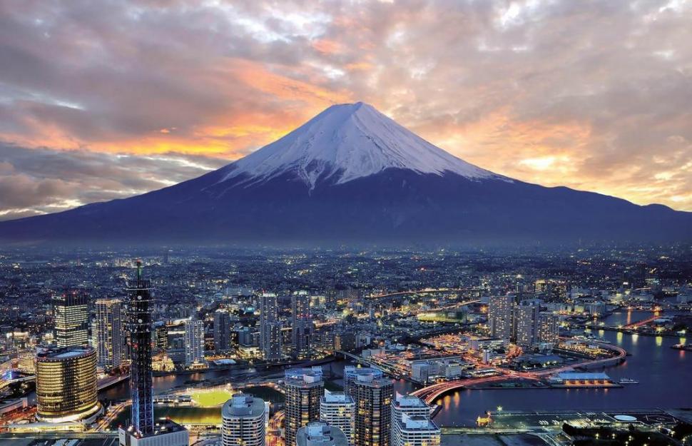 POR LAS CALLES DE TOKIO. La capital de Japón es no sólo la ciudad más poblada del mundo (38 millones de habitantes) sino una de las más espectaculares. 