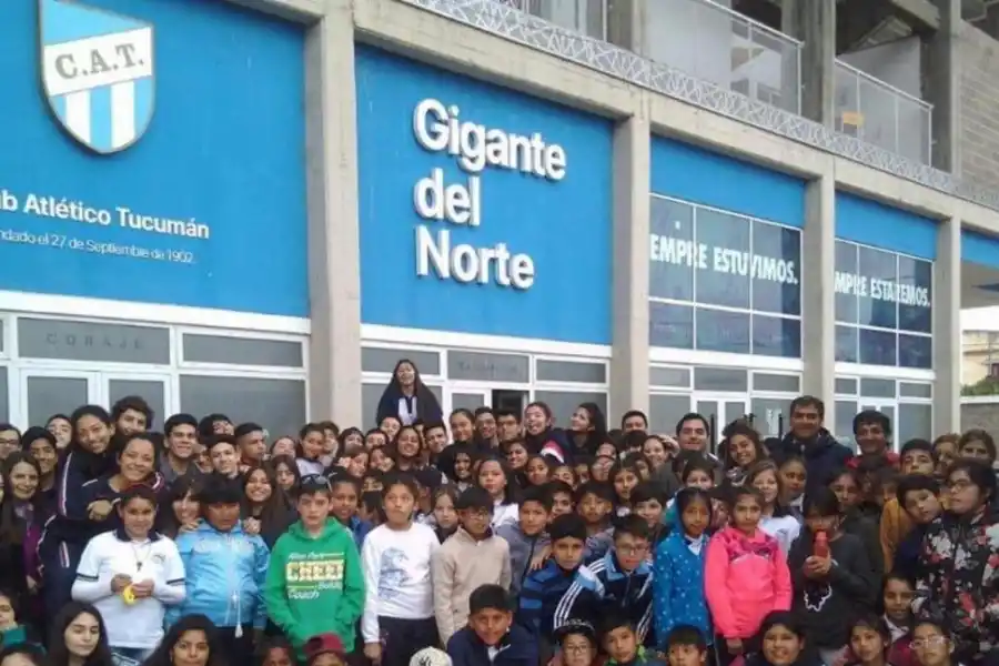 ACCIÓN. Una escuela de Tafí, invitada por el club.