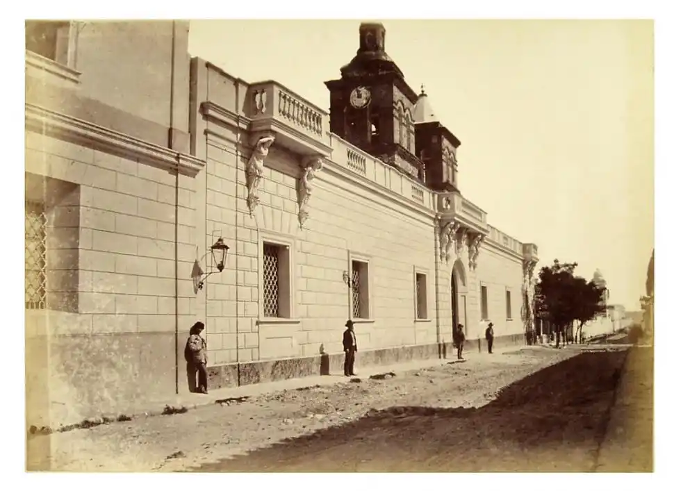 LA UNIVERSIDAD DE CÓRDOBA. En sus claustros, Zavalía anudó gran amistad con hombres como Juárez Celman y Cárcano.