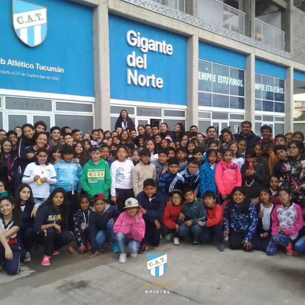 ACCIÓN. Una escuela de Tafí, invitada por el club.