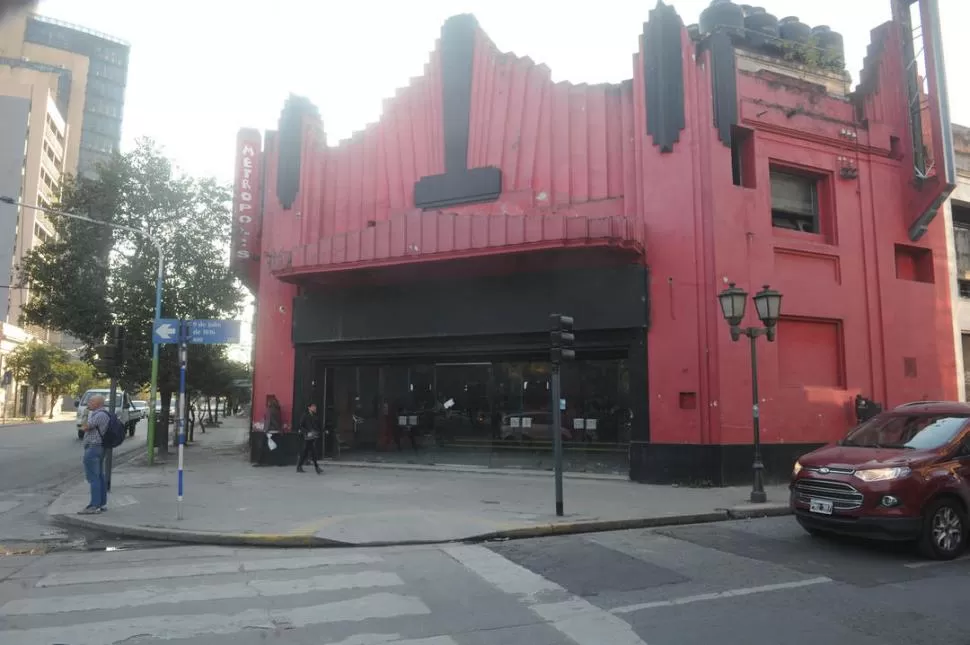 LA FACHADA. El edificio donde funcionó el cine Edison es un notable ejemplo de la arquitectura del siglo XX. la gaceta / foto de antonio ferroni