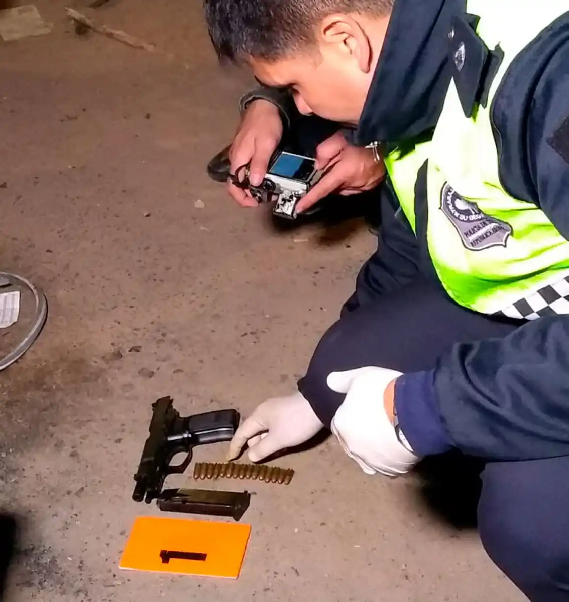 La Policía intenta llevar un poco de paz a La Costanera
