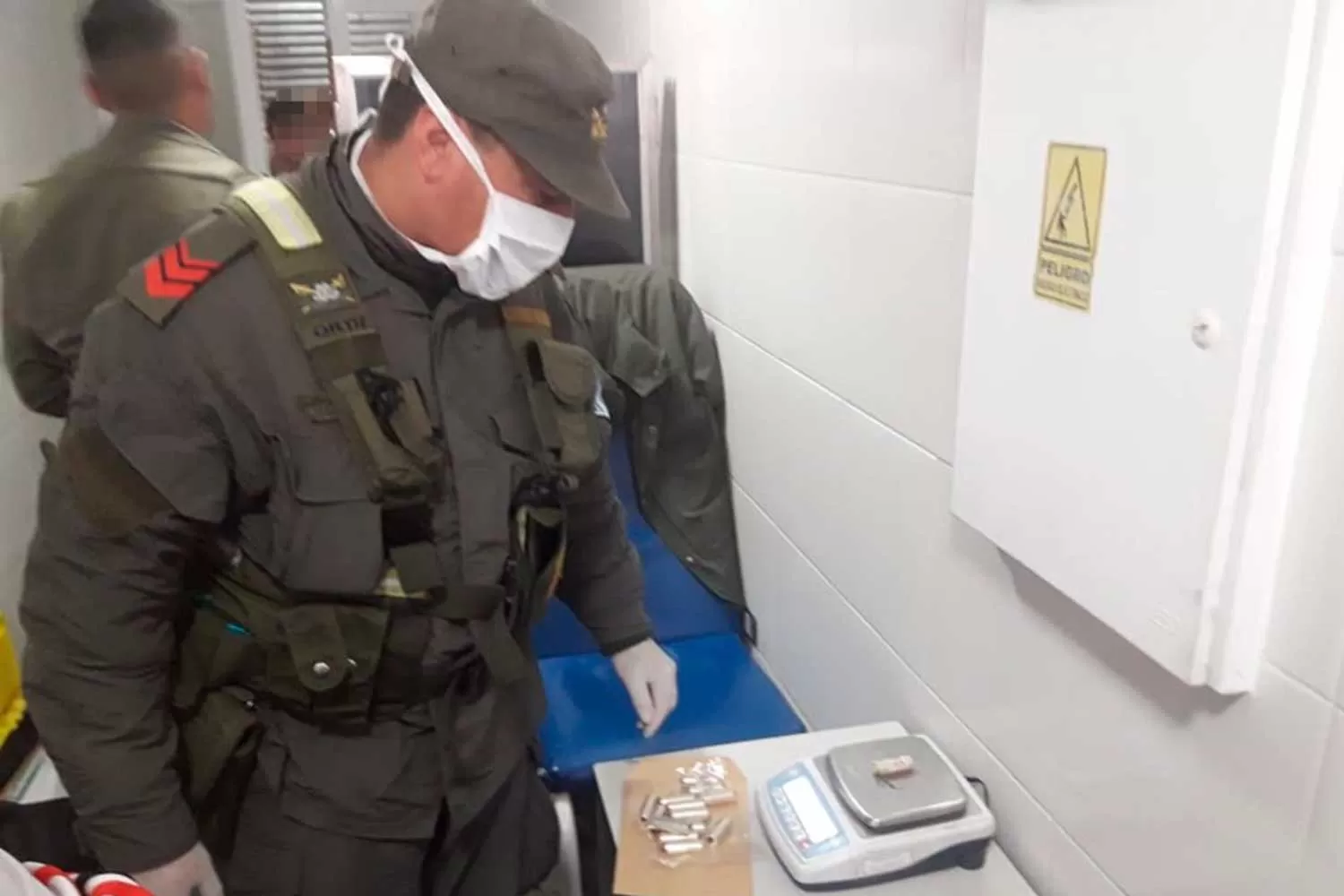 Viajaba con 49 cápsulas de cocaína en el estómago: lo detuvieron en Tucumán