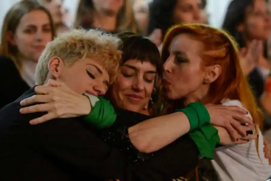 De la Fuente (la denunciante), Stuart y Cherubito, tras la conferencia de prensa de Actrices Argentinas.