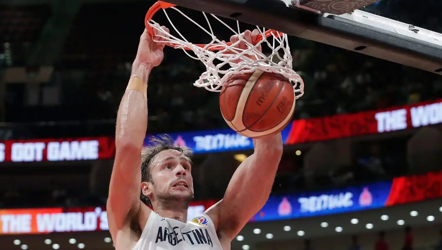 Marcos Delia muestra efectividad bajo la pintura. REUTERS