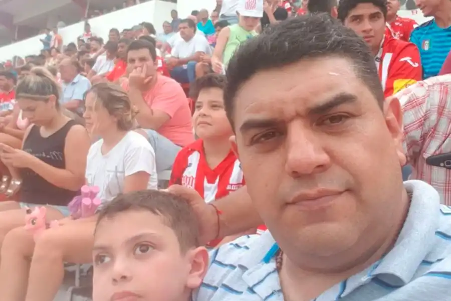 EN LA CANCHA. Benja es de San Martín y va con su papá a cada partido.