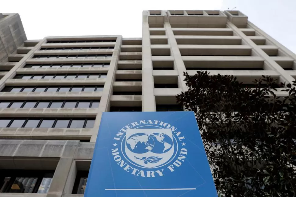 DESEMBOLSO COMPLICADO. Los 5.400 millones de dólares que debe enviar el FMI al Gobierno argentino son el centro de una fuerte disputa. Reuters