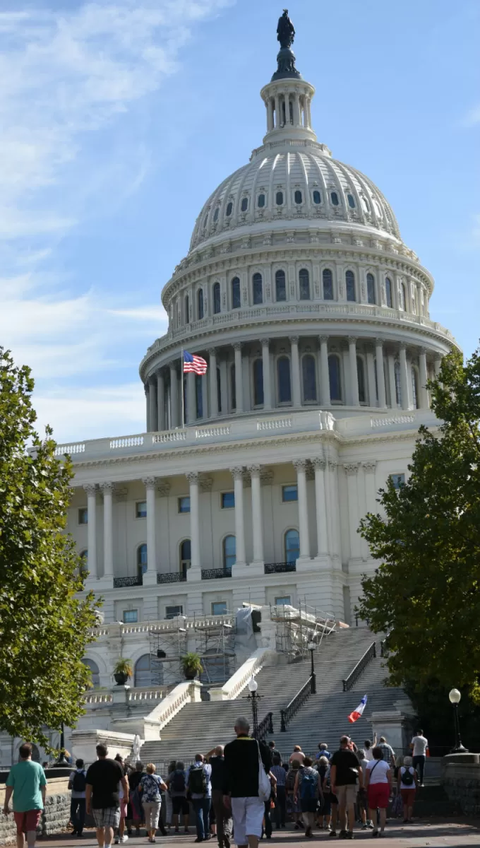EMBLEMA. El Capitolio, en la ciudad de Washington DC, alberga las cámaras del Congreso en un edificio que comenzó a construirse en 1793. 