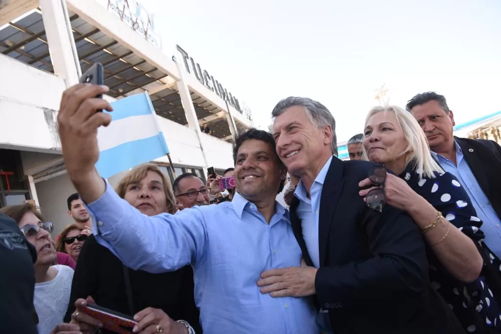 Macri fue recibido en Tucumán por militantes de Cambiemos