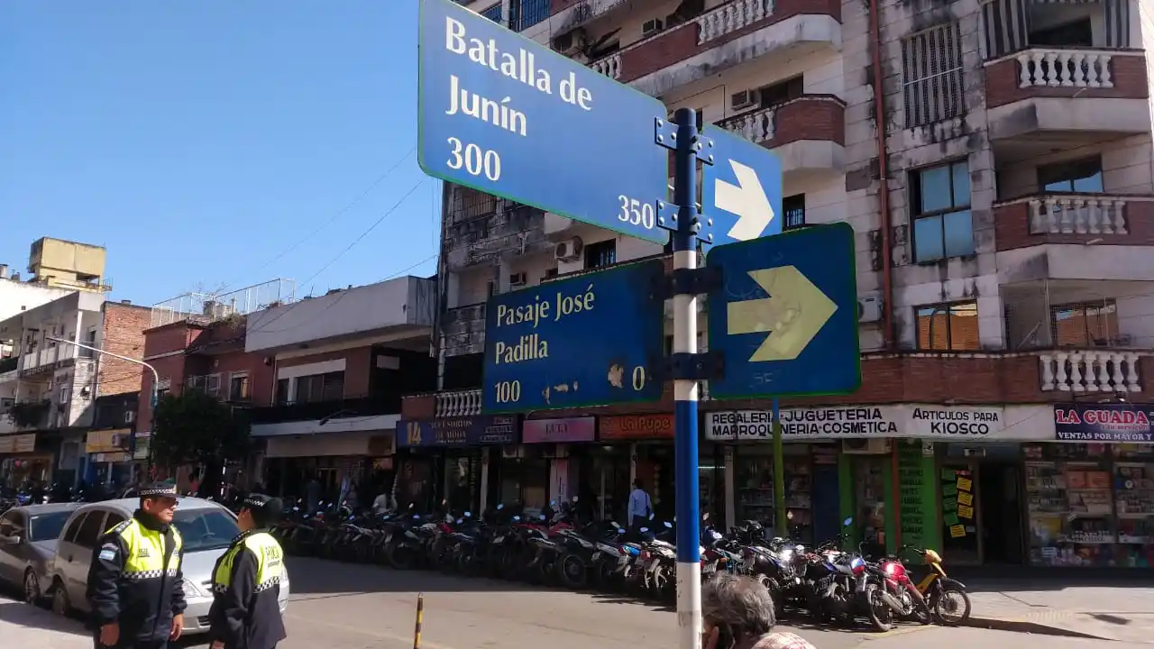 Una mujer policía salvó la vida de un bebé dentro de una sala velatoria